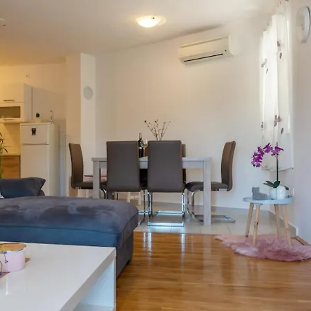 Apartman Sunny Lou Makarska