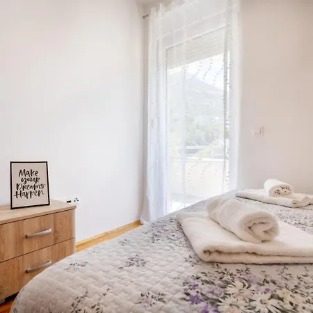 Sunny Lou Apartman